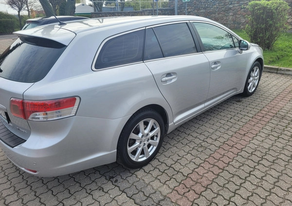 Toyota Avensis cena 23900 przebieg: 233188, rok produkcji 2010 z Kruszwica małe 92